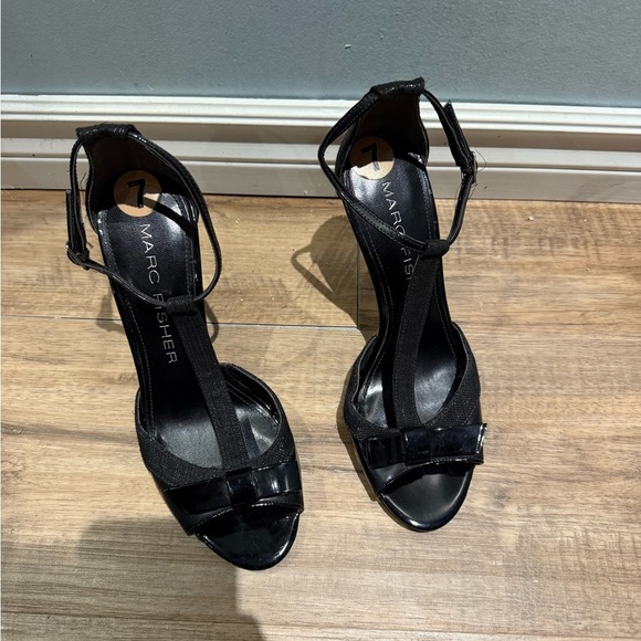 Marc Fisher Black Patent Heels with Bow - Picture 1 of 9
